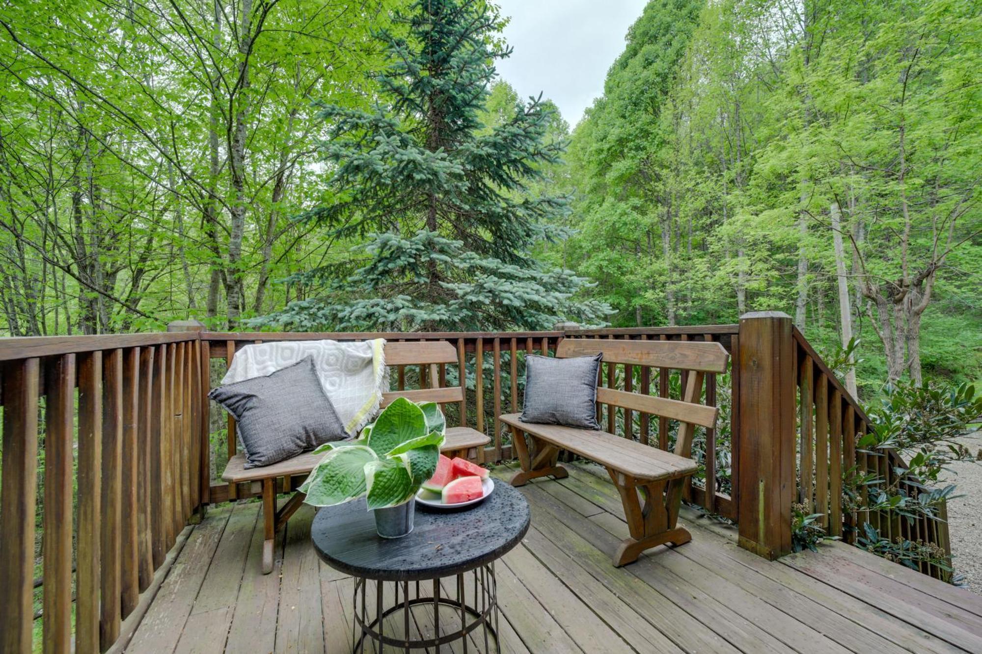 Peaceful Smoky Mountain Cabin With Deck And Fire Pit! Vila Waynesville Exterior foto