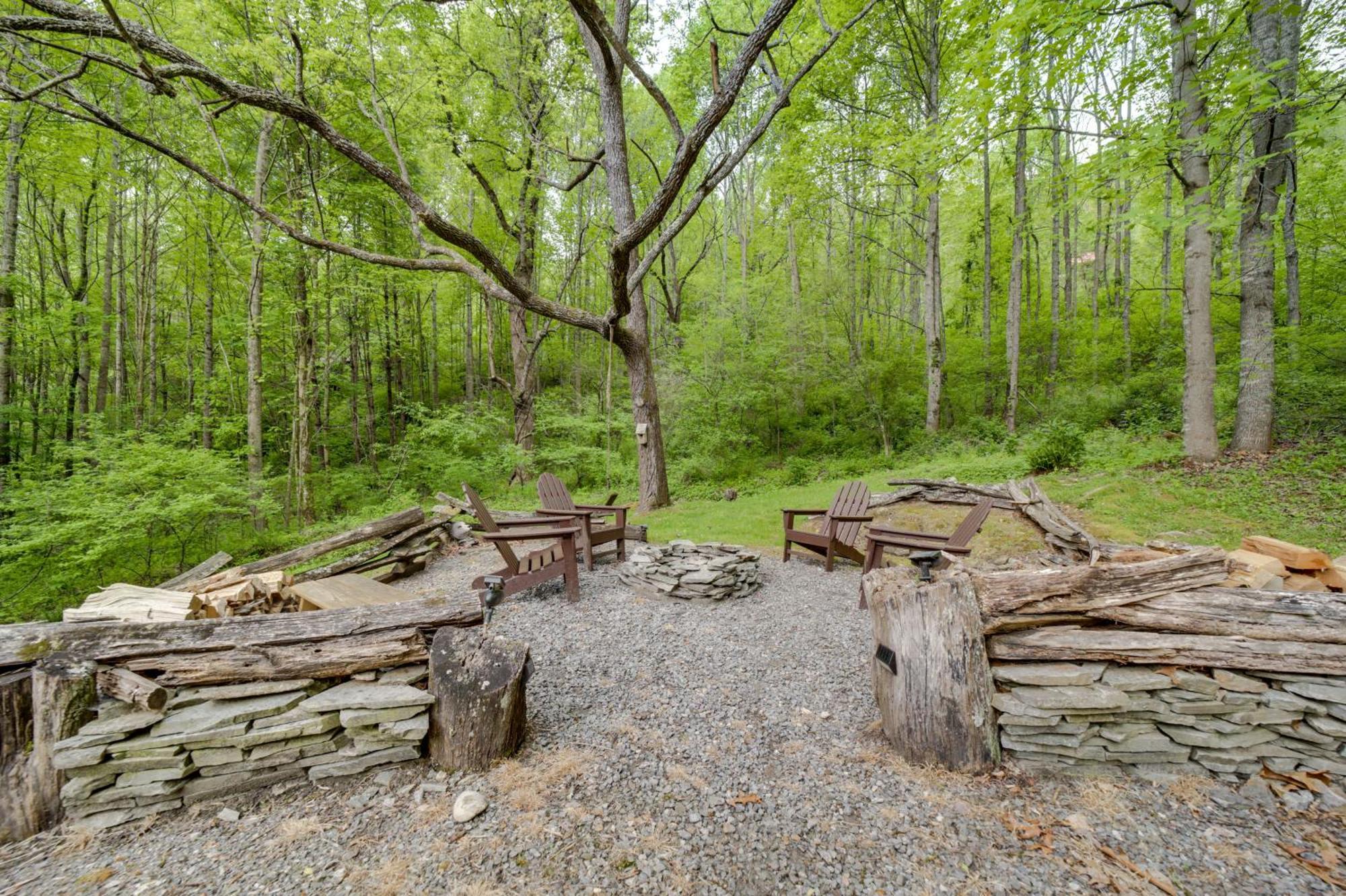 Peaceful Smoky Mountain Cabin With Deck And Fire Pit! Vila Waynesville Exterior foto