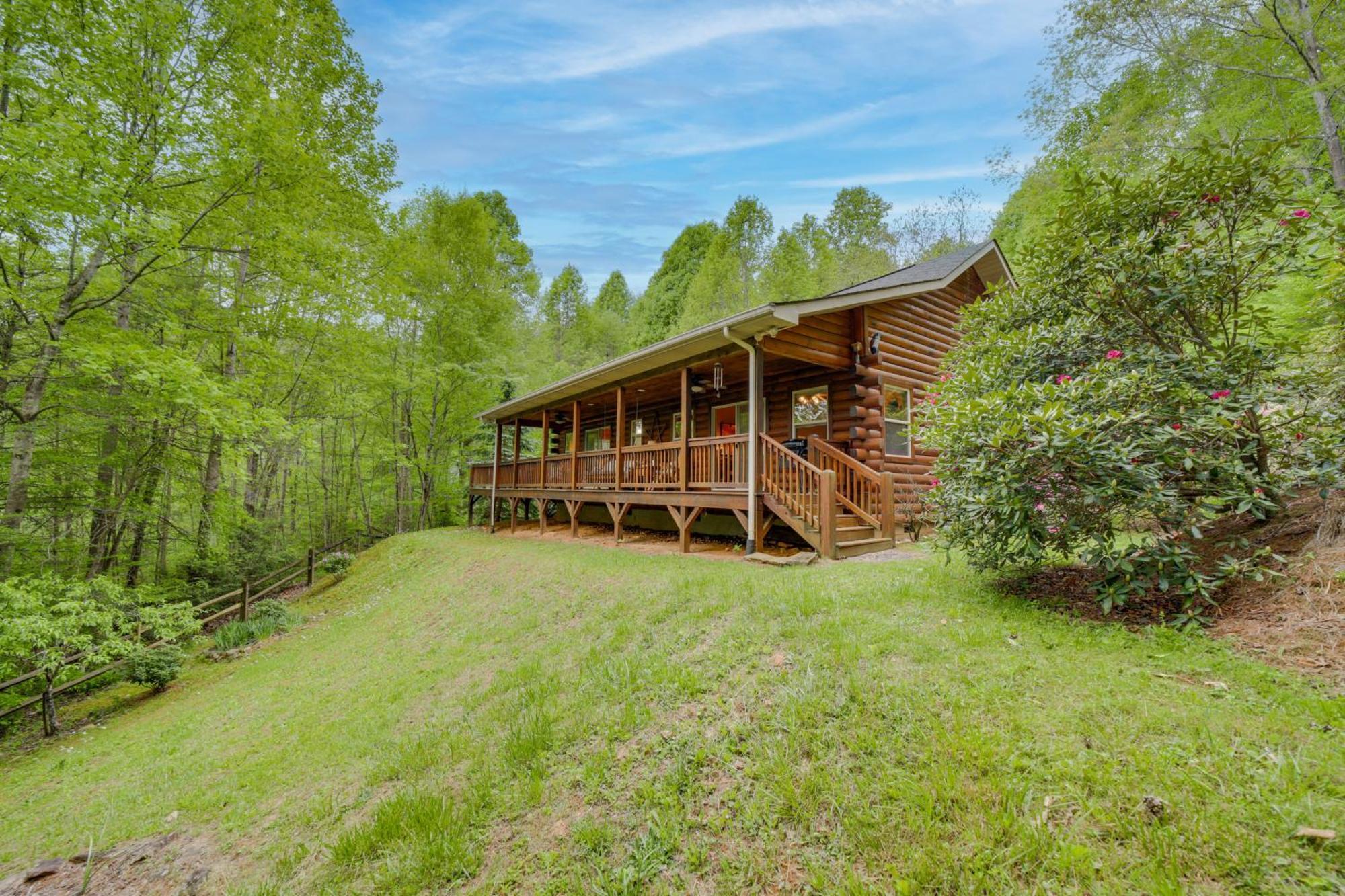 Peaceful Smoky Mountain Cabin With Deck And Fire Pit! Vila Waynesville Exterior foto